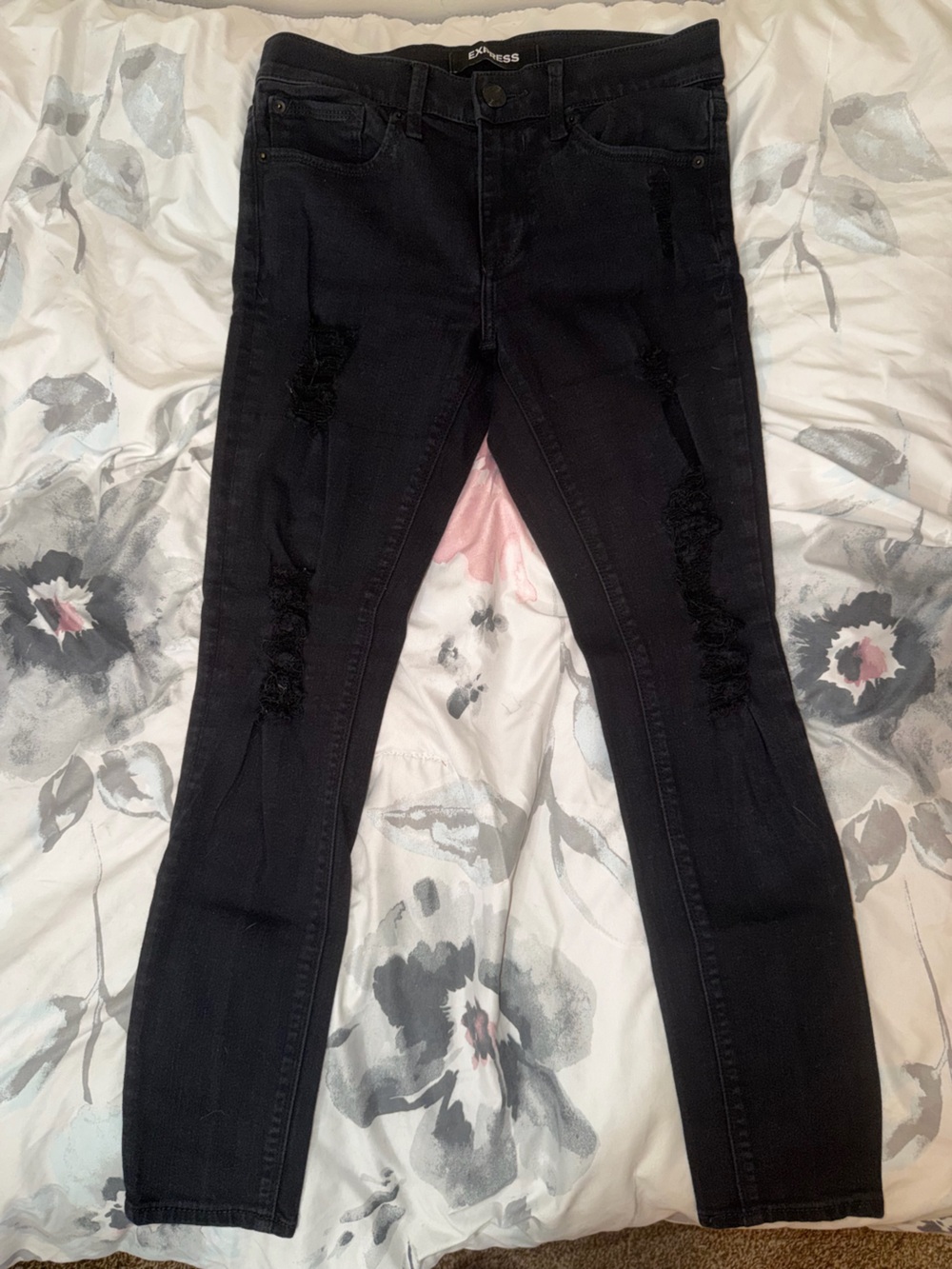 Express Women's Black Ripped Skinny Jeans